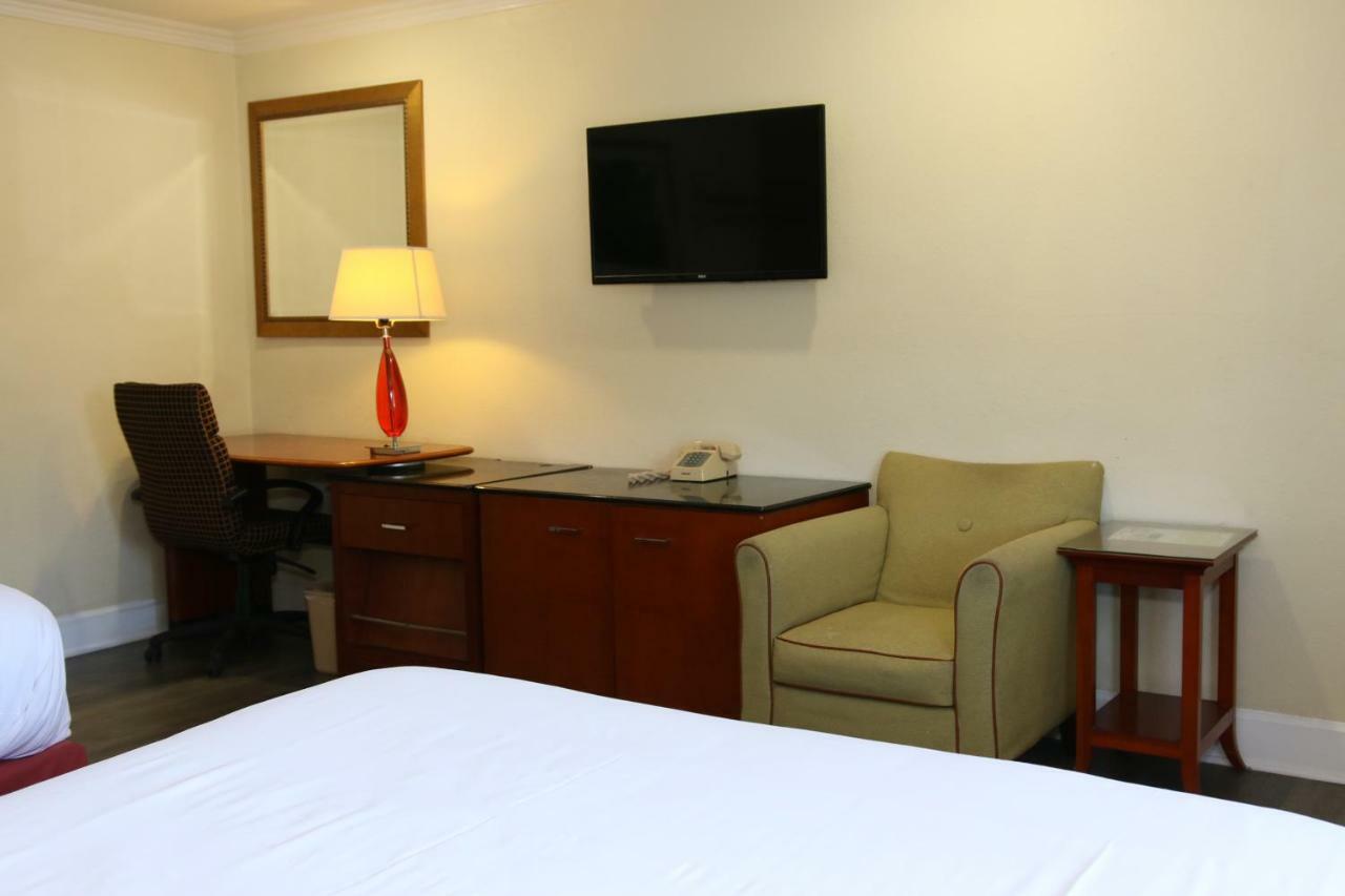 Town And Country Inn Santa Maria  Exteriér fotografie